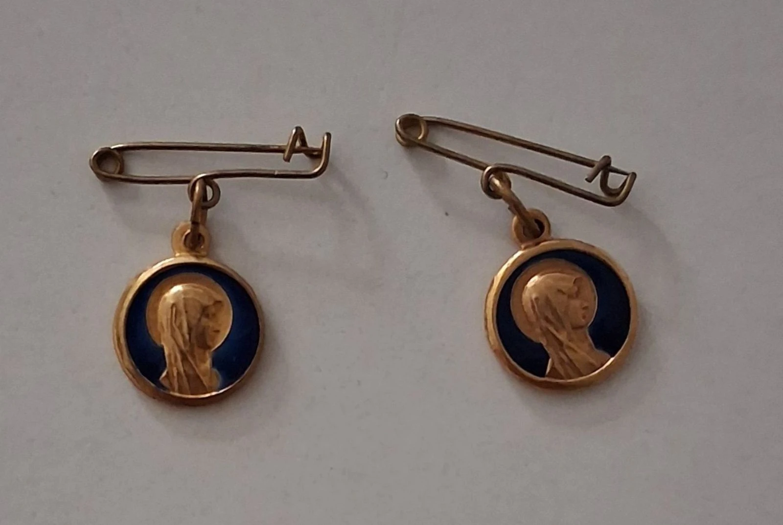 Lot de 2 médailles religieuses identiques
